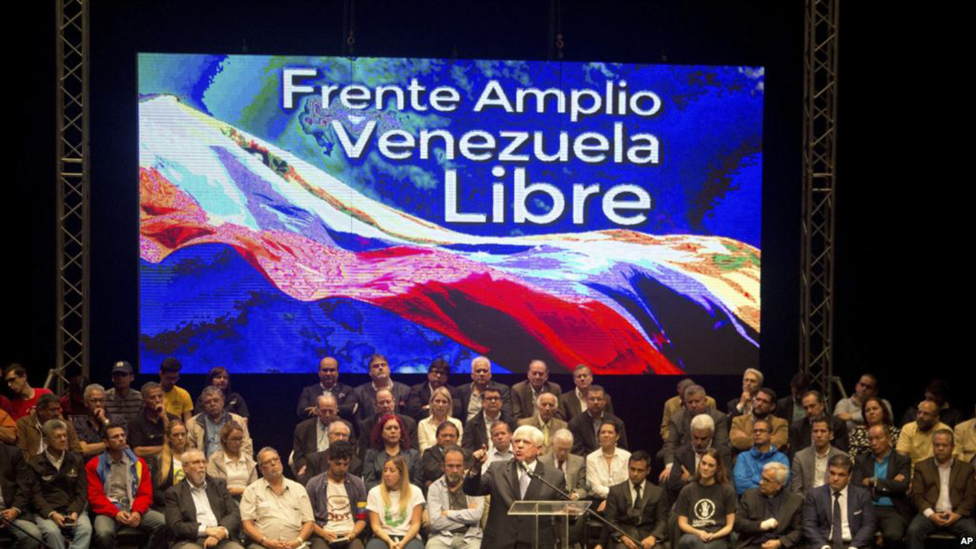 Venezolanos salen a las calles en rechazo al "fraude electoral"