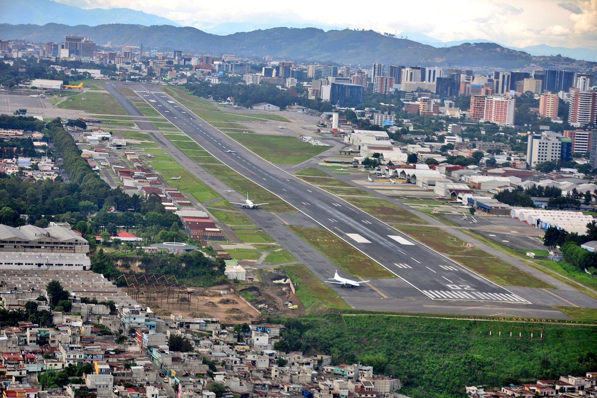 AEROPUERTO LA AURORA