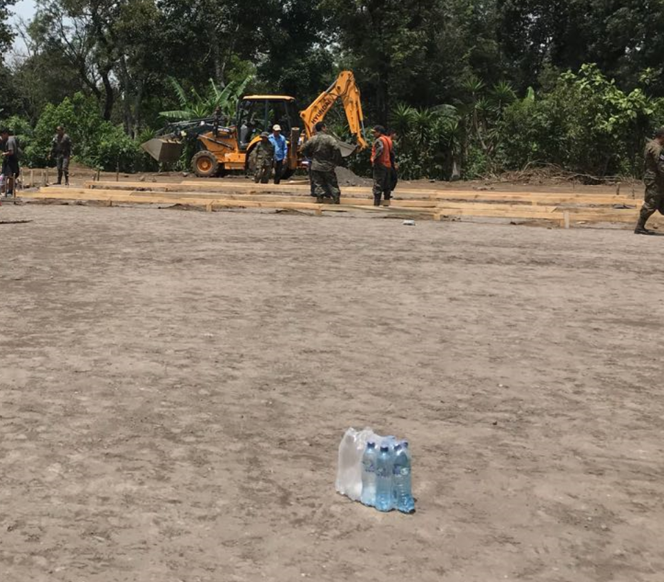 Construcción de viviendas temporales.