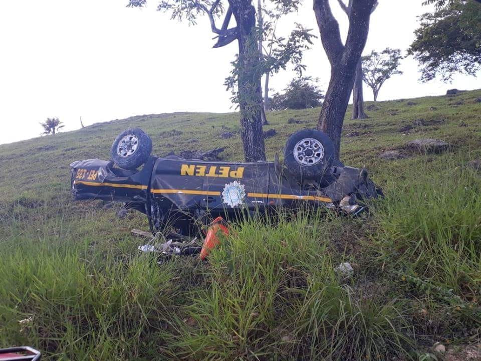 Petén accidente policía