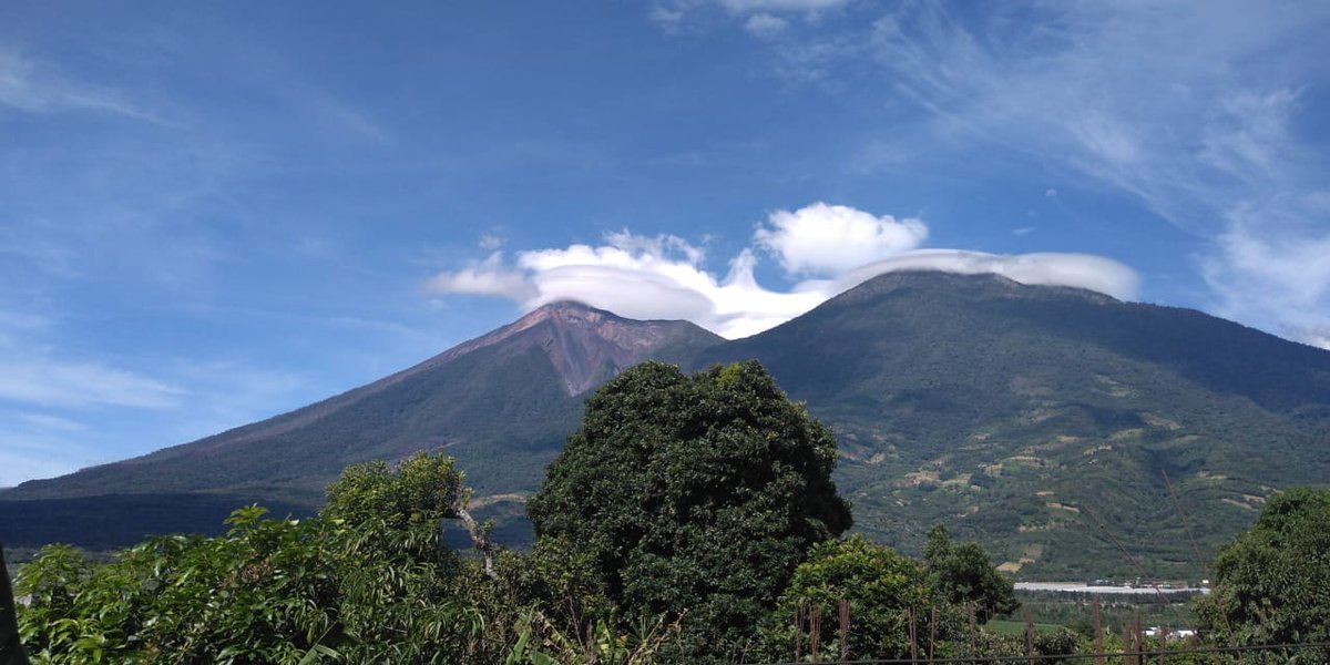 Columna de ceniza en Volcán de Fuego