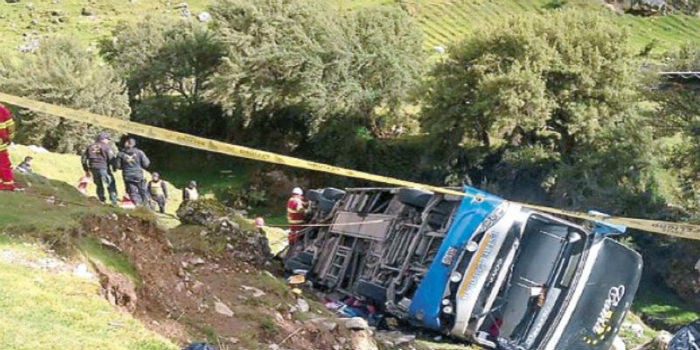 abismo perú autobús