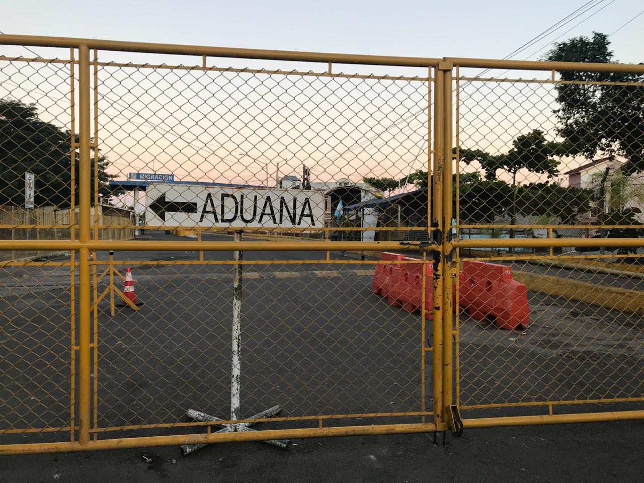 Migrantes de Honduras están en aduana