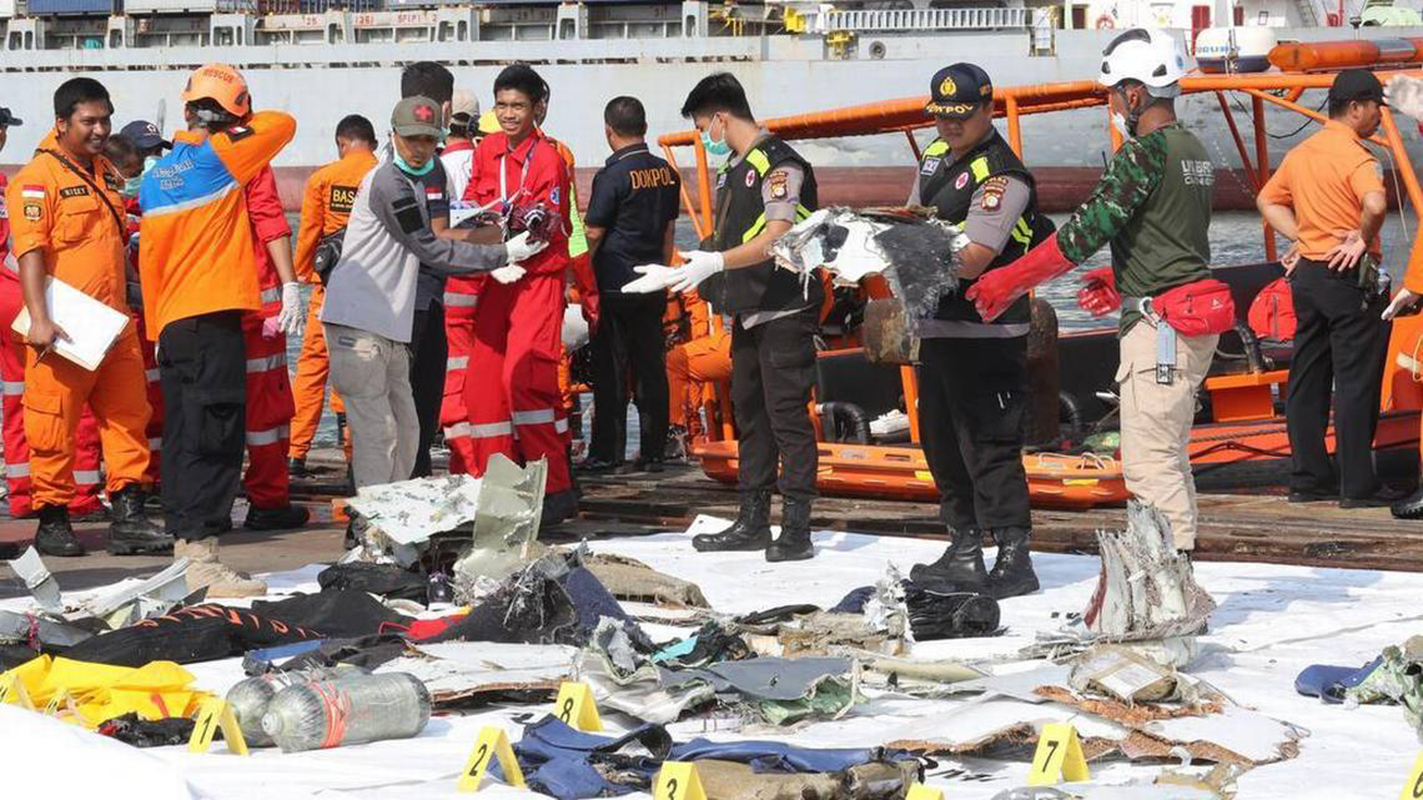 Un avión se estrella en el mar