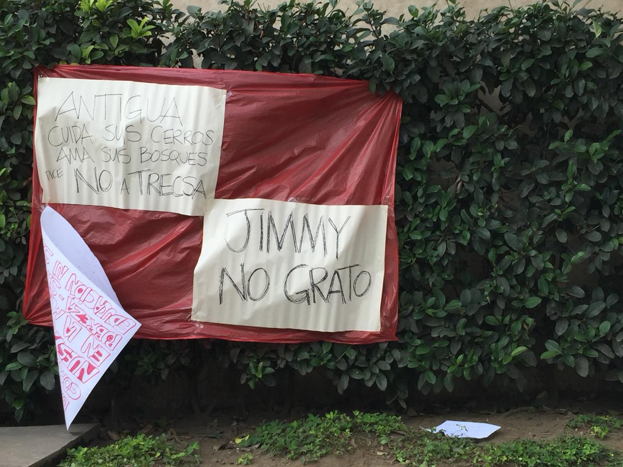 Ponen pancartas en contra de mandatarios por Cumbre Iberoamericana