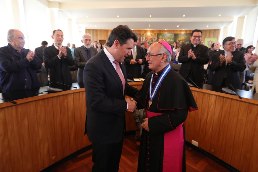 Monseñor homenaje