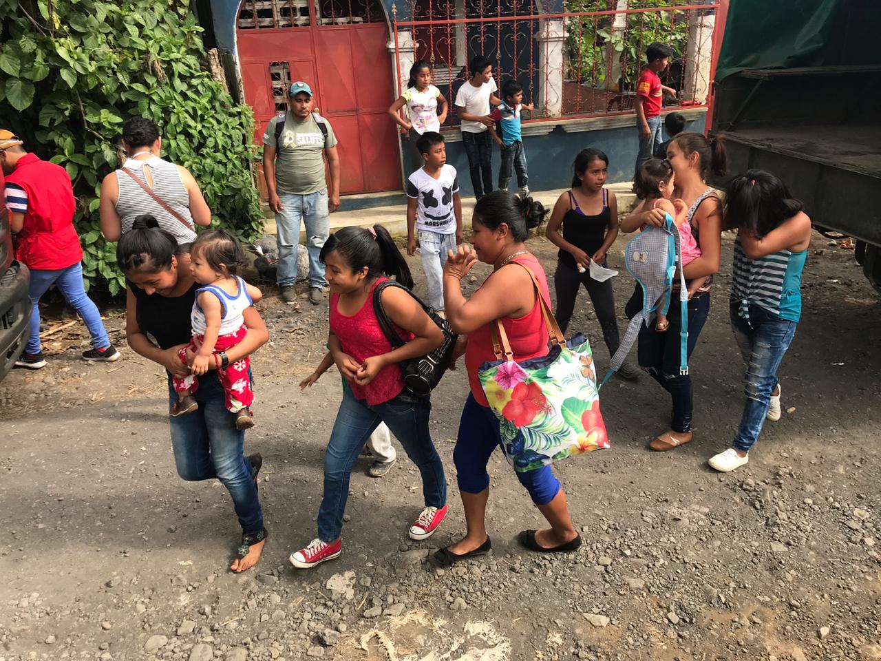 Habitantes evacuan Ceylán, Volcán de Fuego