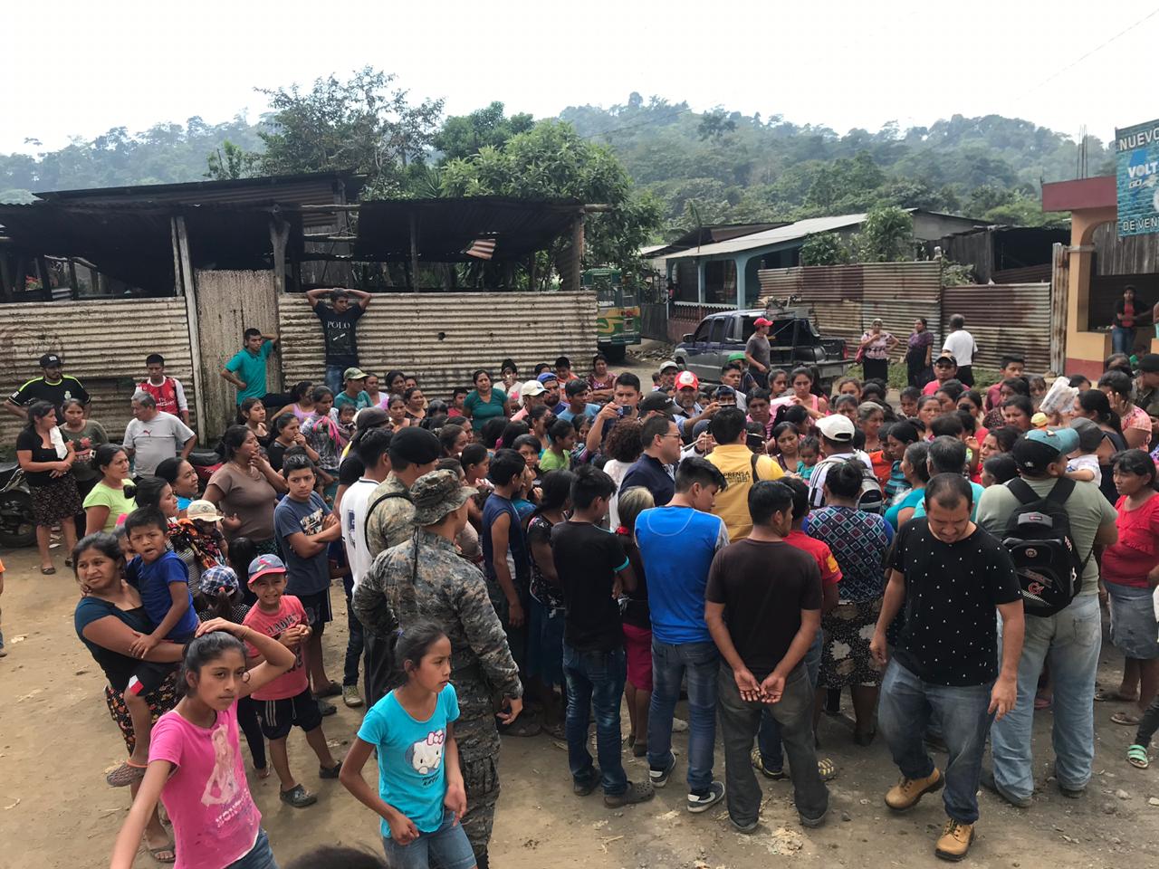 Conred habla con comunitarios de Ceylán