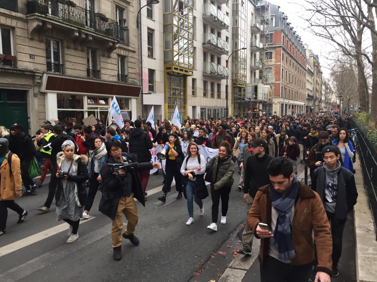 Bloquean una universidad de París