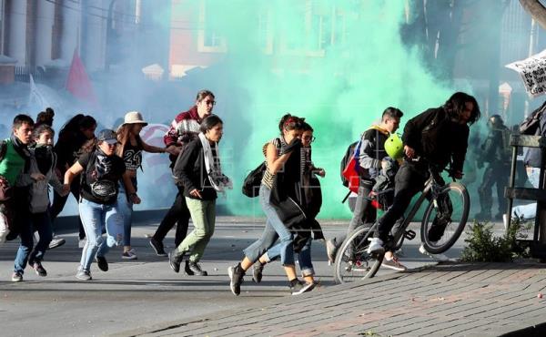 Piden aumento en el presupuesto para las universidades públicas. Los manifestantes impidieron el normal tránsito del Transmilenio.