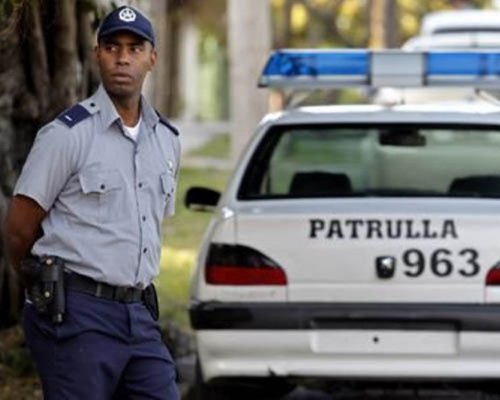 Dos hombres irrumpieron en la zona corriendo detrás de un tercero que recibió al menos un disparo con arma de fuego...