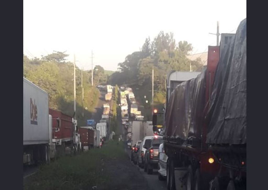 Escuintla tráiler accidente carretera Pacífico