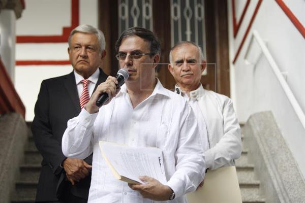 Ebrard rindió la protesta de ley "y reconoció a los legisladores" el respaldo que le dieron en el procedimiento,