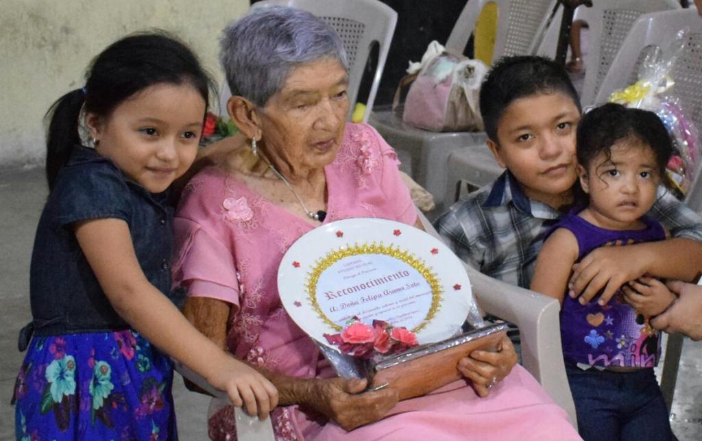 Felipa Arana Soto Suchitepéquez terreno escuela