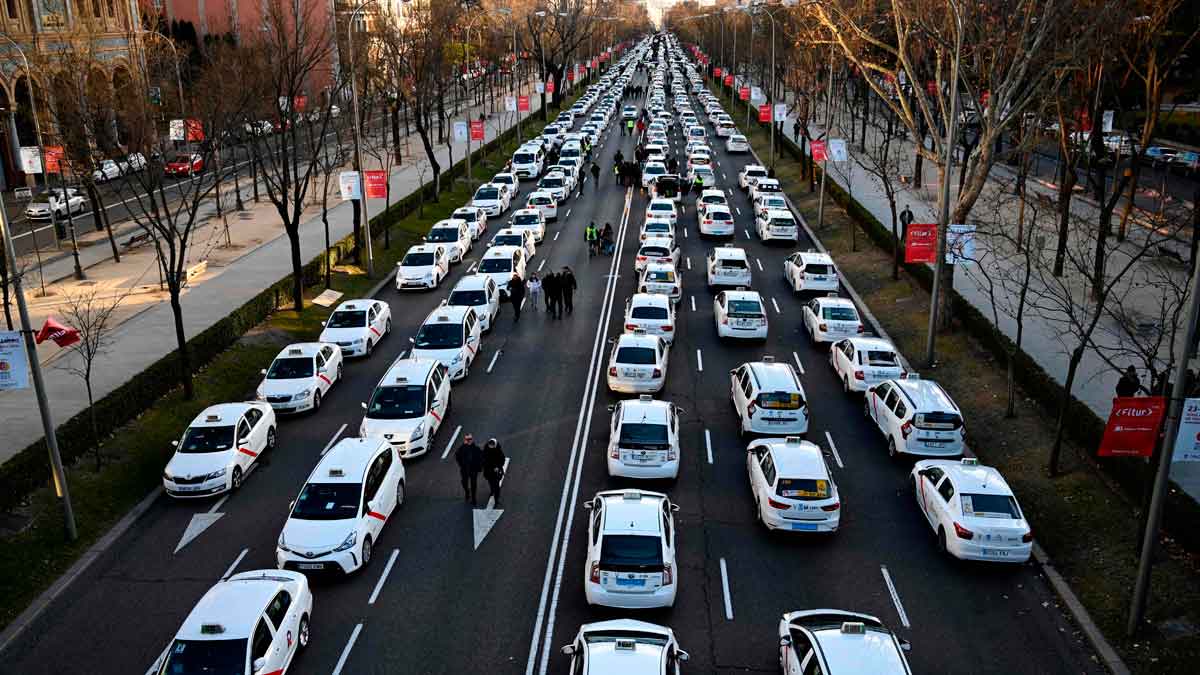 La policía española interviene contra los taxis