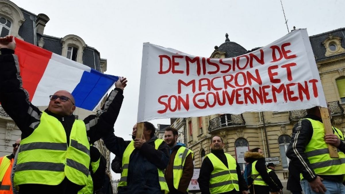 Macron convoca debate nacional