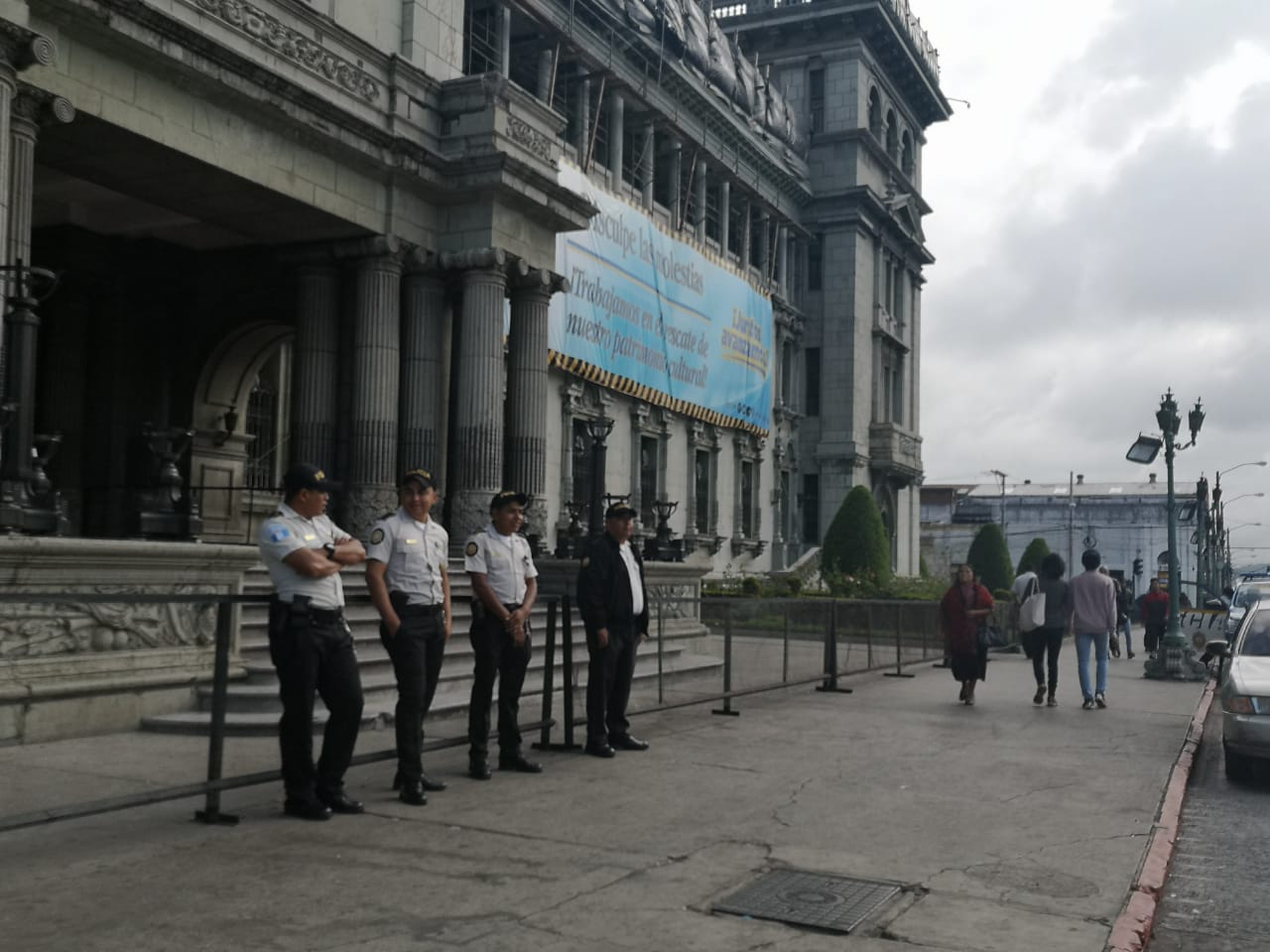 Frente al Palacio Nacional se encuentra la PNC