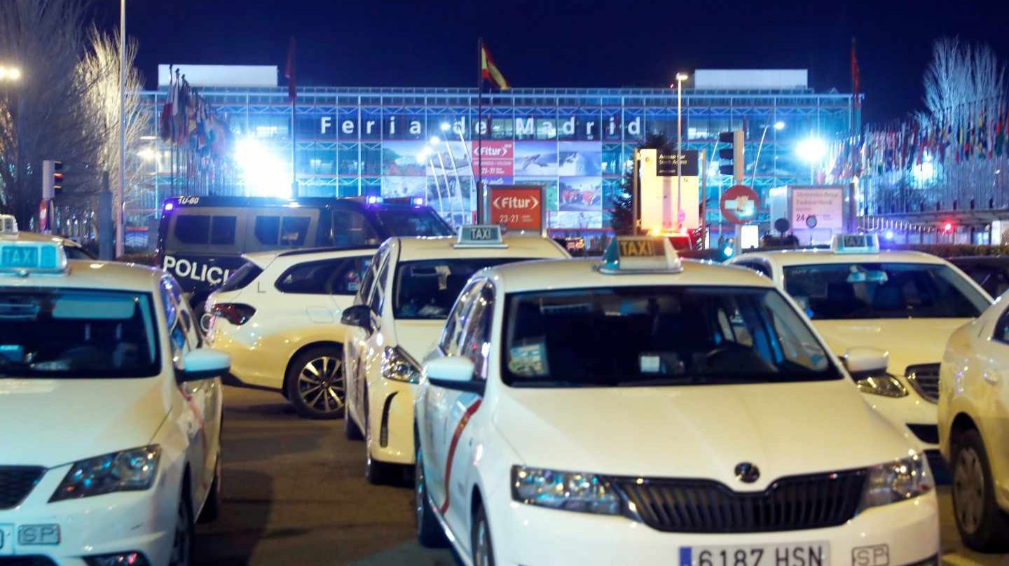 Taxis en huelga presionan en Madrid