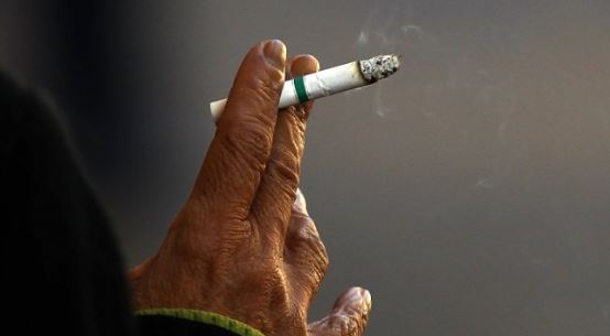 Hawái contempla prohibir la venta de cigarrillos a menores de 100 años