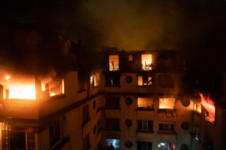 Mujer sospechosa de incendio en París