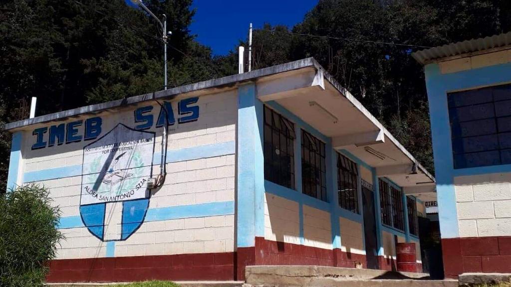 Totonicapán arma fuego instituto Mixto de Educación Básica