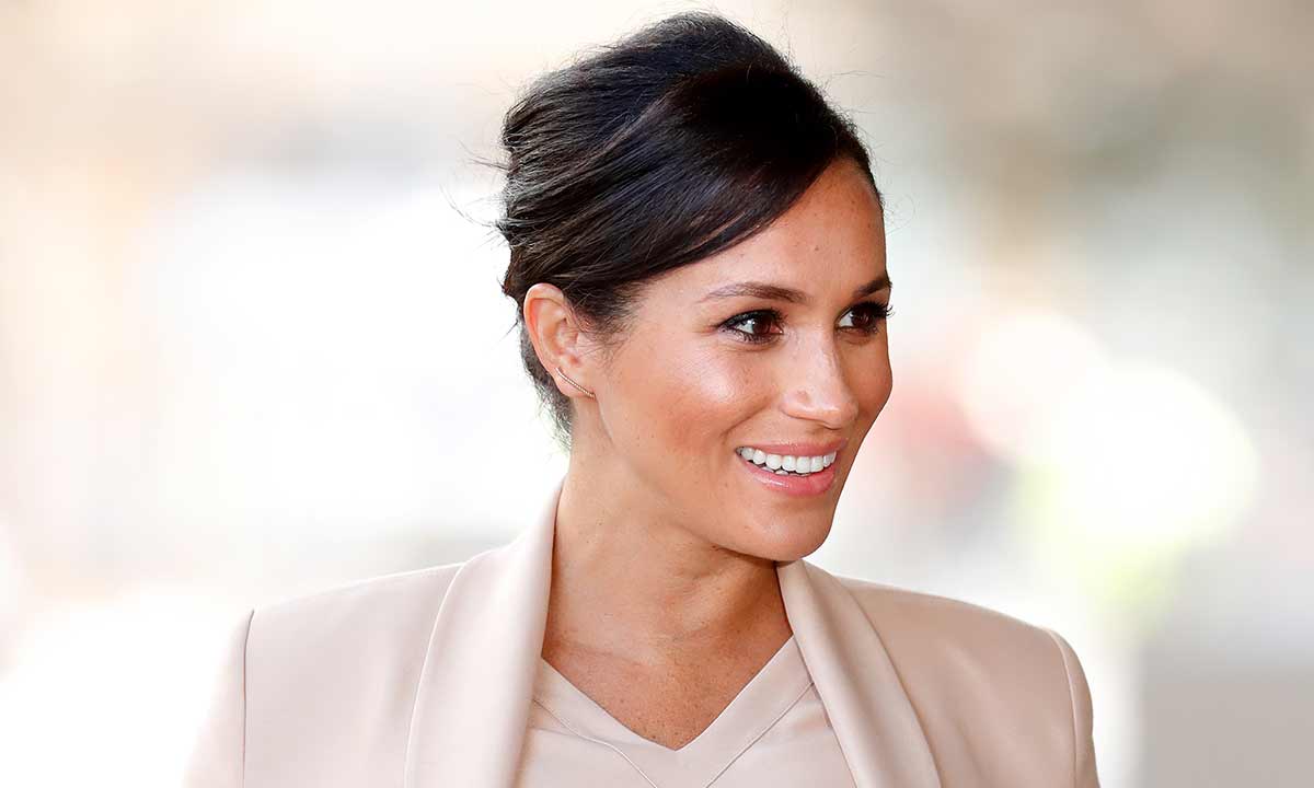 famosa actriz Meghan Markle irreconocible