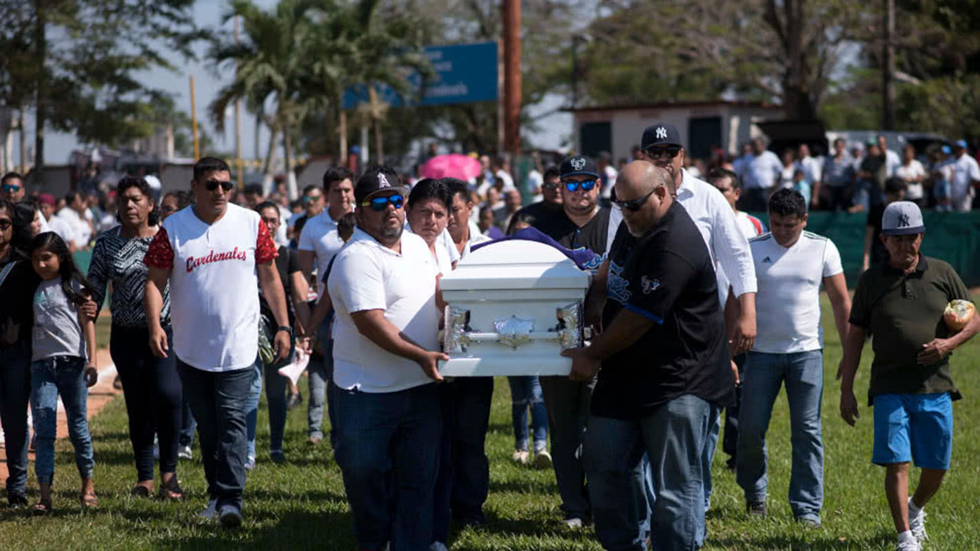 VIDEO: Indignación y lágrimas en México tras masacre en un cumpleaños