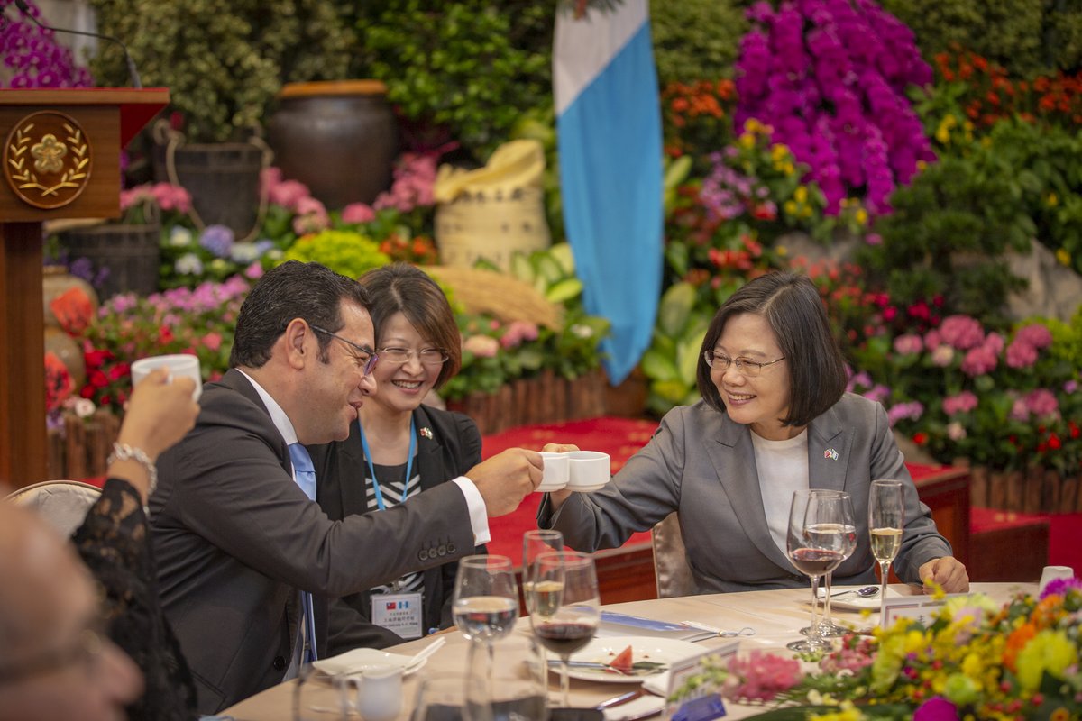 Jimmy Morales en Taiwán.