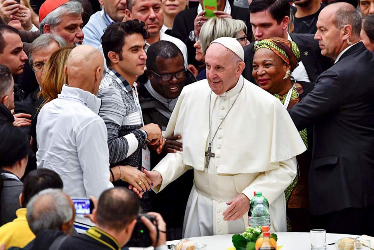 El papa a los jóvenes: "Declaren la guerra al acoso escolar"