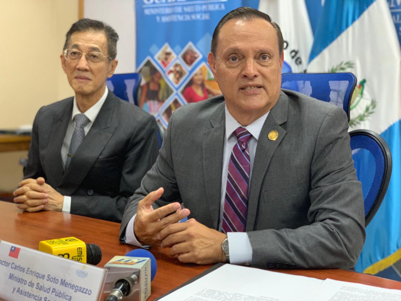 Ministro de Salud y embajador de Taiwán.