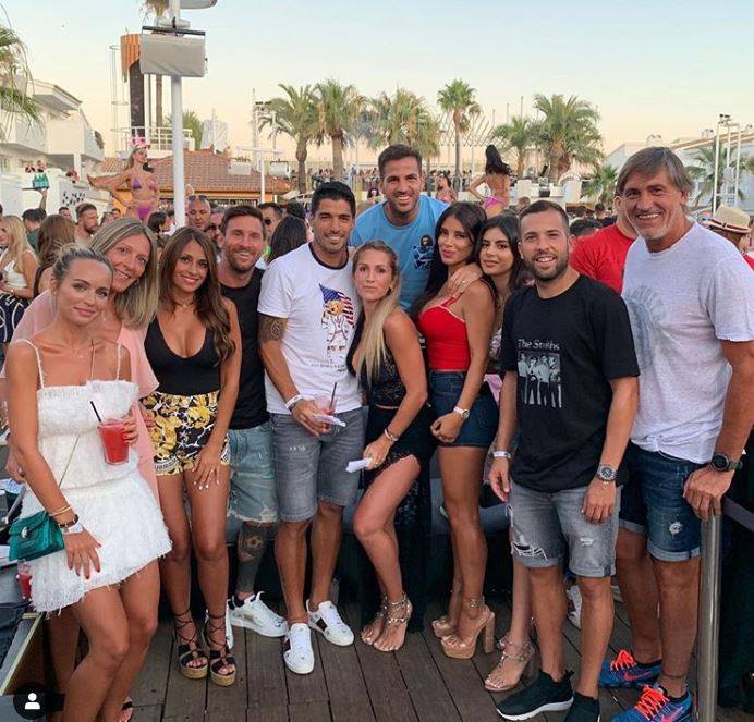 Messi se divierte con Antonela en Ibiza