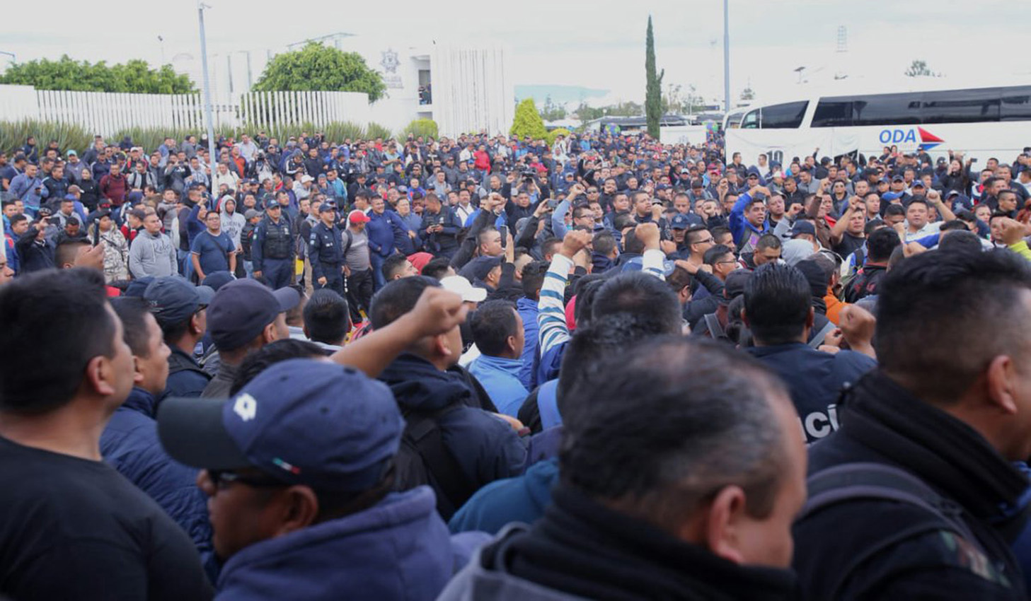 Policías se manifiestan contra la Guardia Nacional en la Ciudad de México