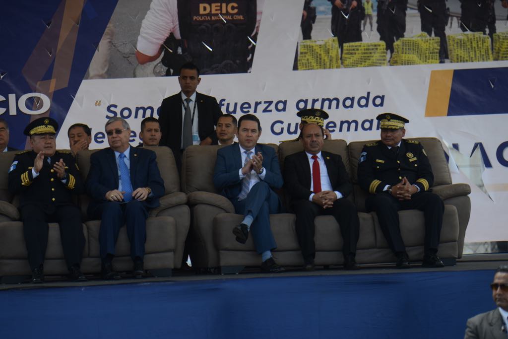 Policía Nacional Civil conmemora sus 22 años de servicio con un desfile de honor