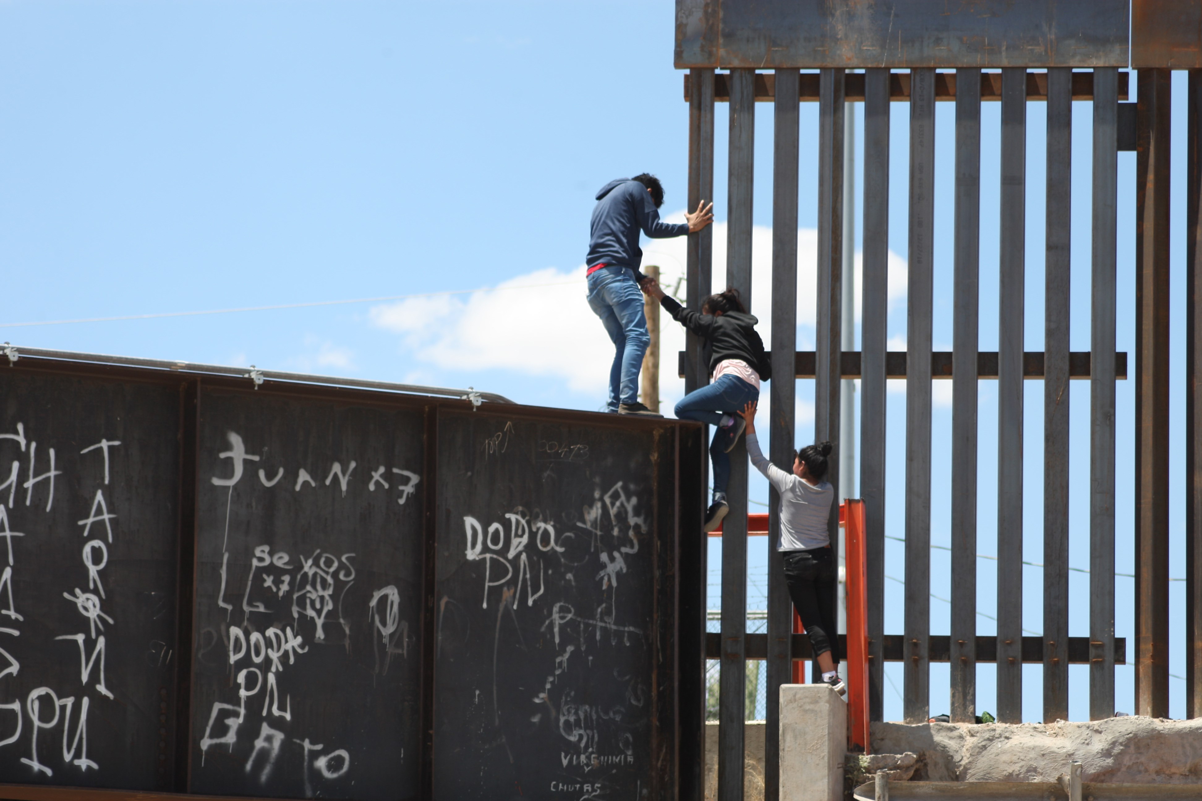 Migrantes en frontera de Estados Unidos