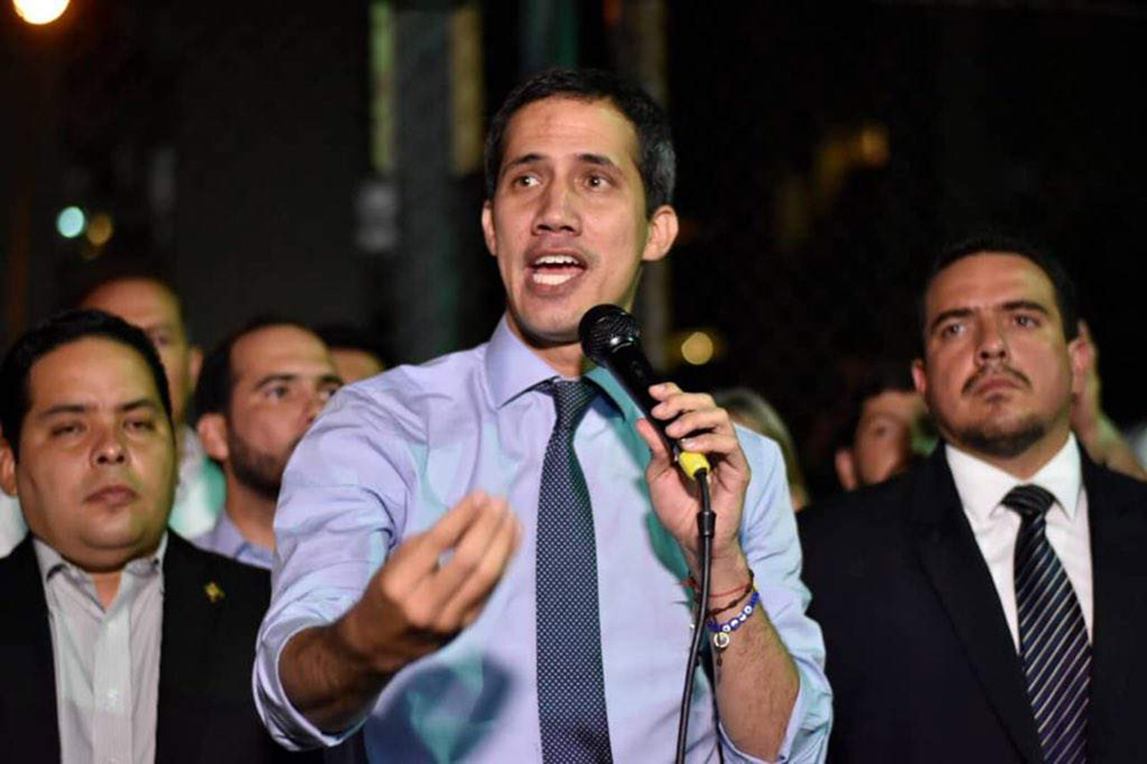 Fiscalía venezolana anuncia investigación contra Juan Guaidó por "traición a la patria"