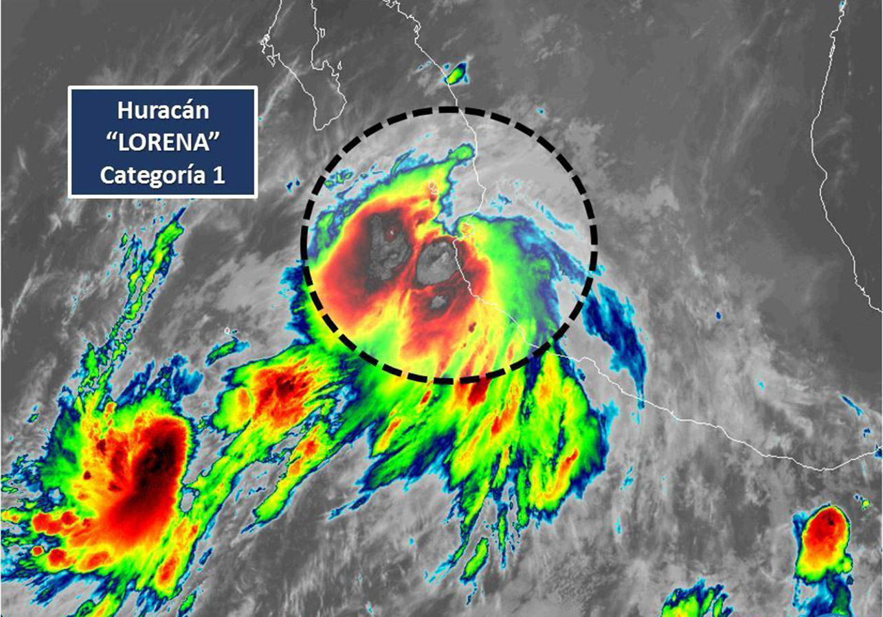 Huracán Lorena, de categoría 1, toca costa occidental de México
