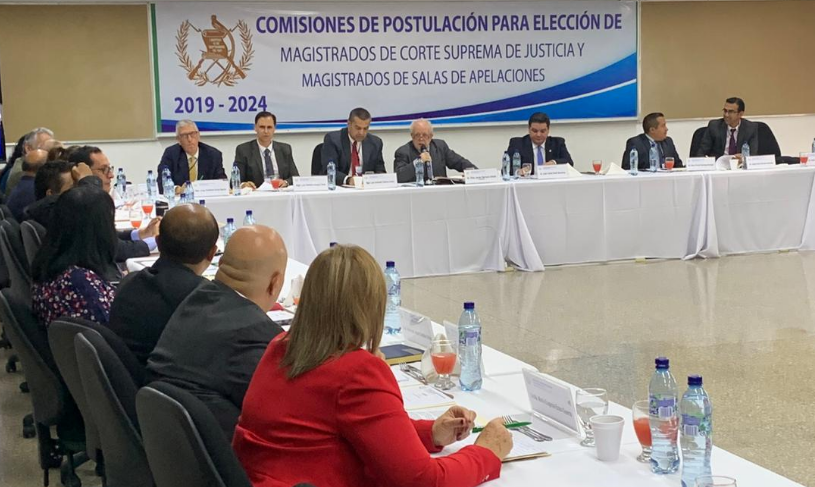 Postuladoras durante proceso de selección de candidatos