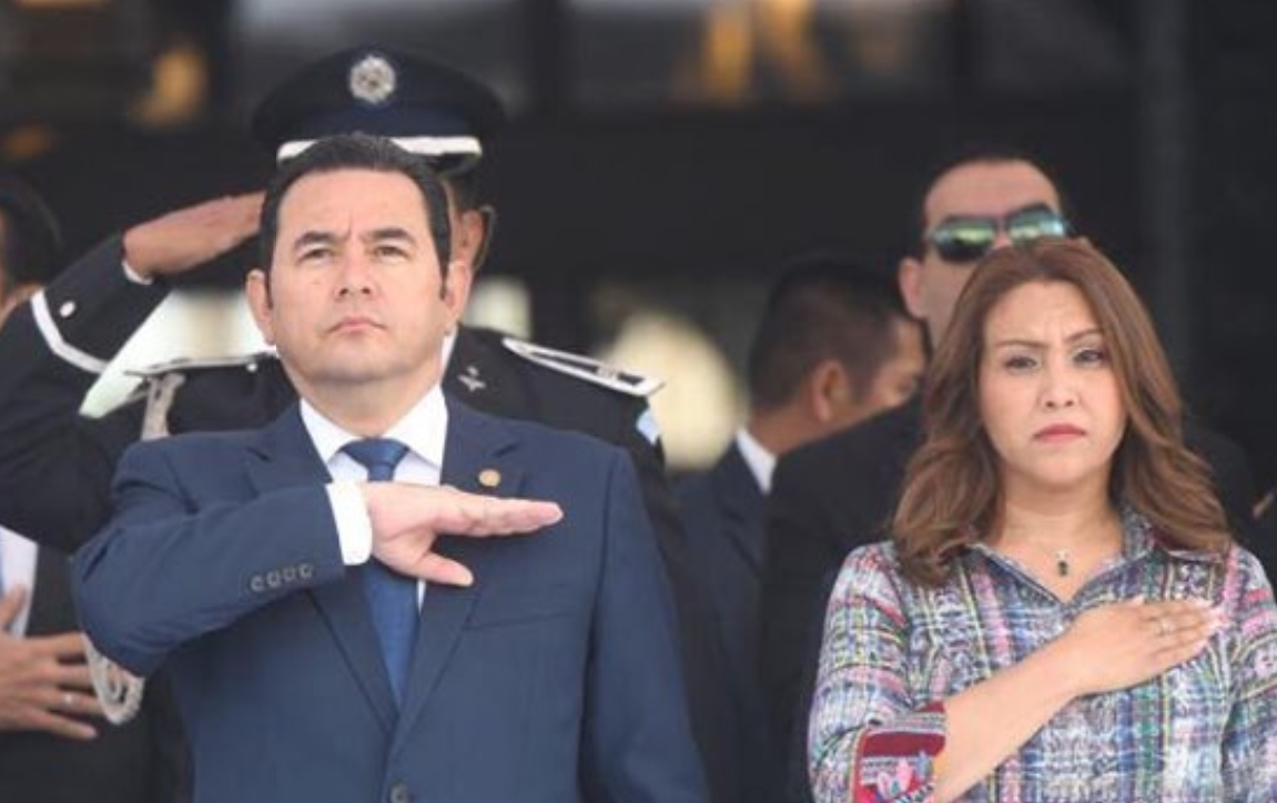 Vestido esposa de Jimmy Morales