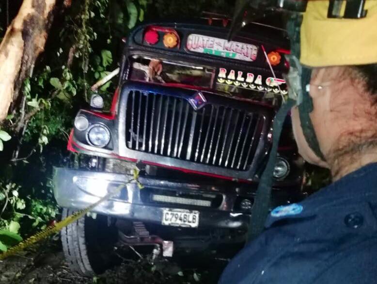 Seis personas perdieron la vida en un accidente de un bus colectivo en jurisdicción de Siquinalá, Escuintla.