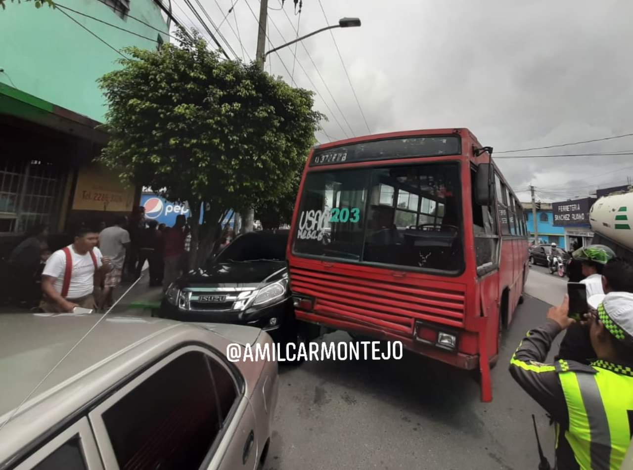 Atentan contra piloto de bus que se dirigía a la Usac