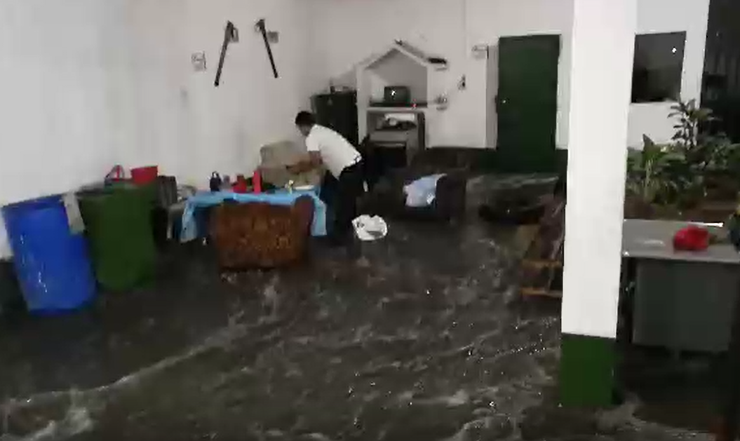 Bomberos denuncian amenazas por publicar video de inundaciones