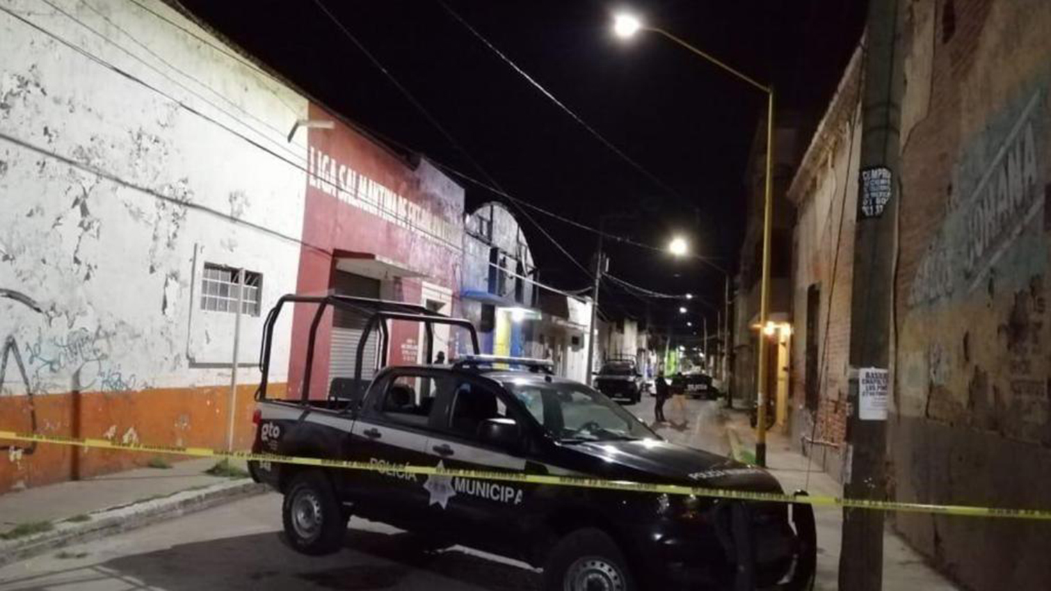 Las Fuerzas de Seguridad Pública del Estado (FSPE) bloquearon la calle donde se situaba el bar para preservar la escena del crimen