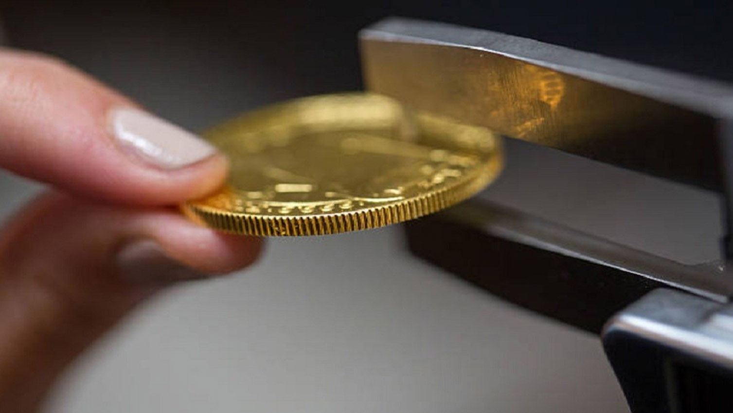 En Ciudad de México detienen a un sujeto con 20 monedas de oro