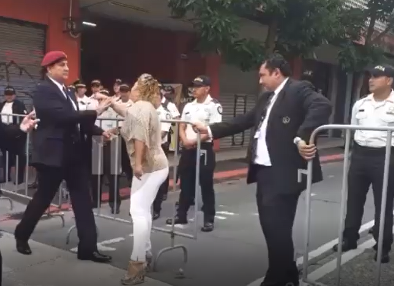 Galdámez involucrado en altercado con mujer cuando se dirigía al Congreso