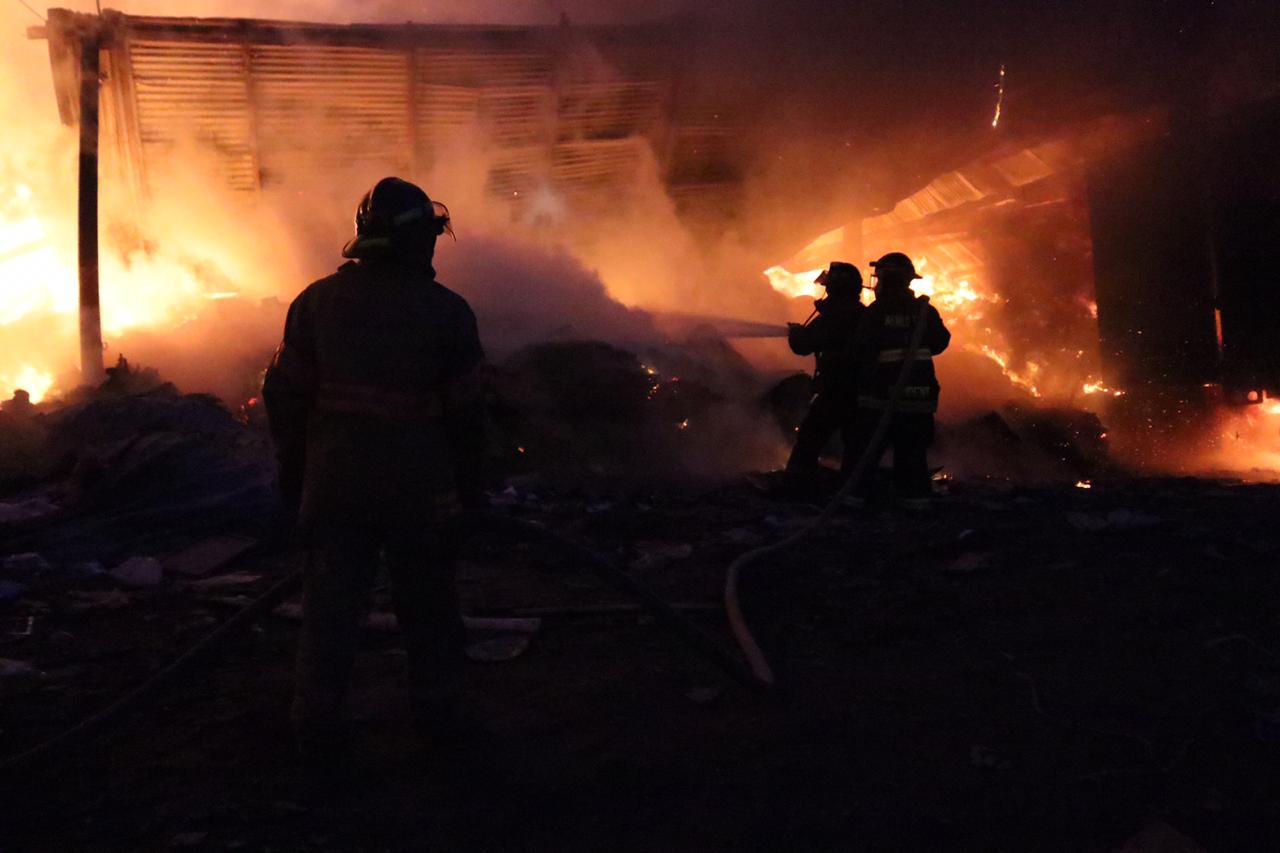 https://desarrollo2.emisorasunidas.com/2019/10/12/bomberos-heridos-incendio-bodegas-mixco/