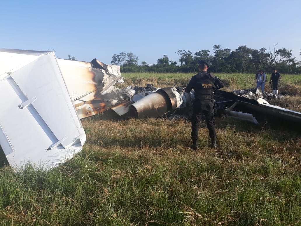 Capturan a hombre luego del aterrizaje de narcoavioneta en Petén