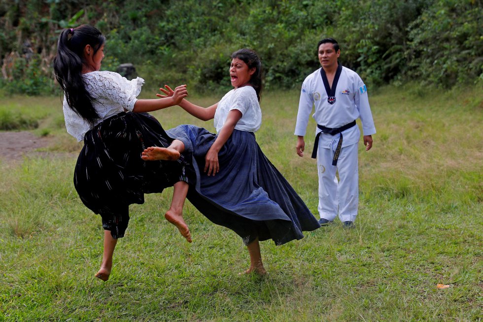 En Carchá mujeres entrenan artes marciales para defenderse de violencia machista