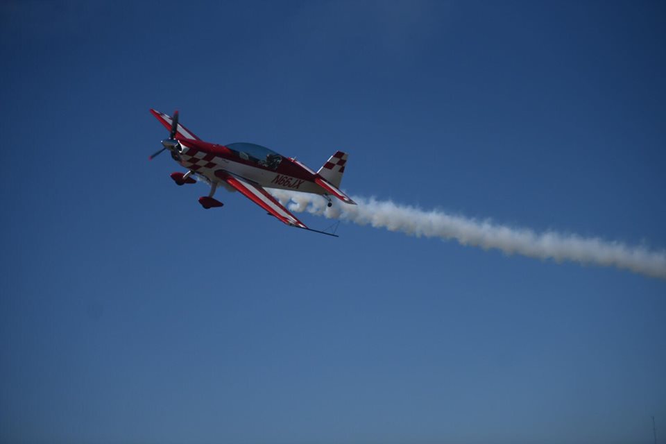 Realizan show aéreo