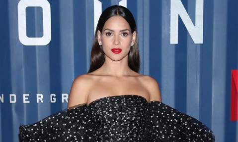 Adria Arjona obsequió juguetes a niños guatemaltecos