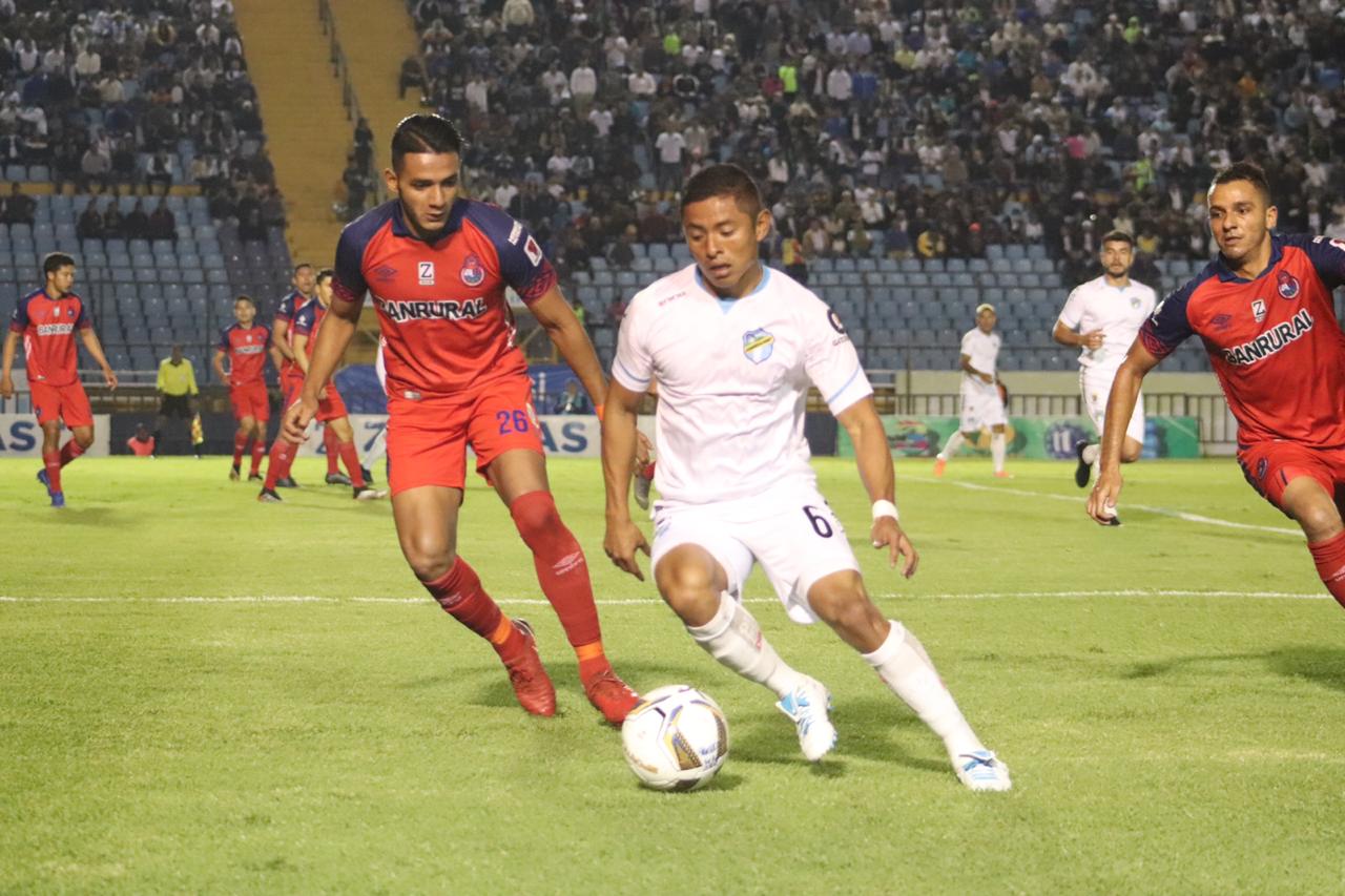 Amner Escobar, rojos vs cremas clásico 310